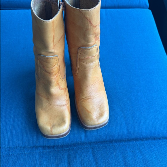 Vintage Frye Karma
Platform Boots size 7 1/2 - Picture 3 of 8